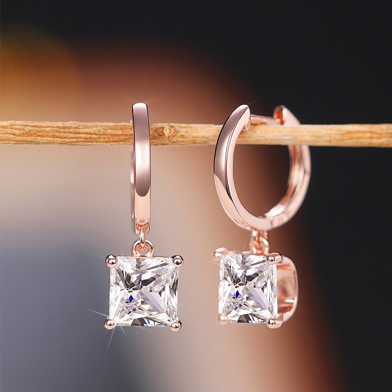 New Arrival Hot Sale Luxury Four Claw Inlaid Zircon Women Stud Earrings